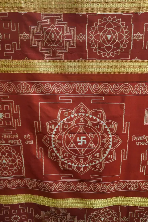 Sari, Orissa, India, view 2, 2000, silk, gold thread - Textile Museum of Canada - DSC00962
