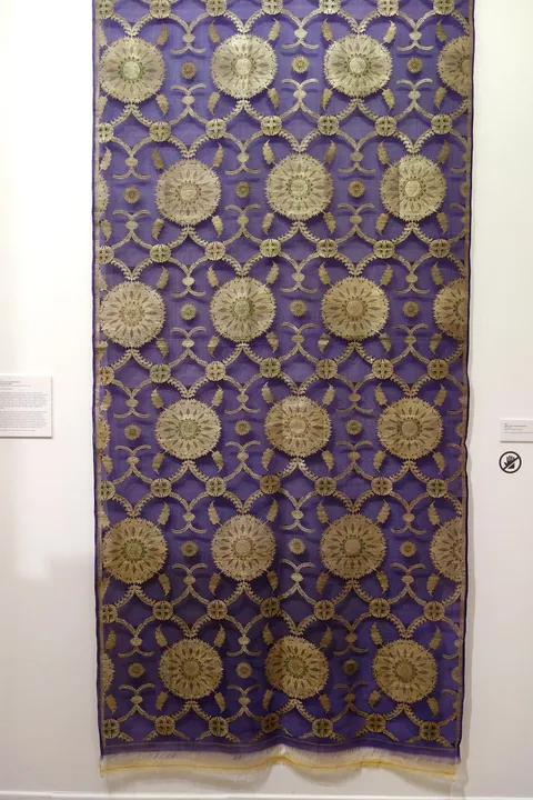 Sari, Varanasi, Uttar Pradesh, India, view 1, 20th century, silk, gold thread - Textile Museum of Canada - DSC00954